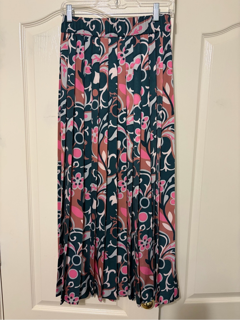 Tuckernuck X Cameran Eubanks Wimberly Magnolia
Chintz Indre Floral pleated skirt - Picture 3 of 8